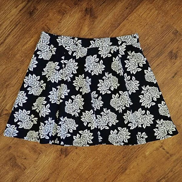 Size 12 Target Black & White Floral Skirt IUC