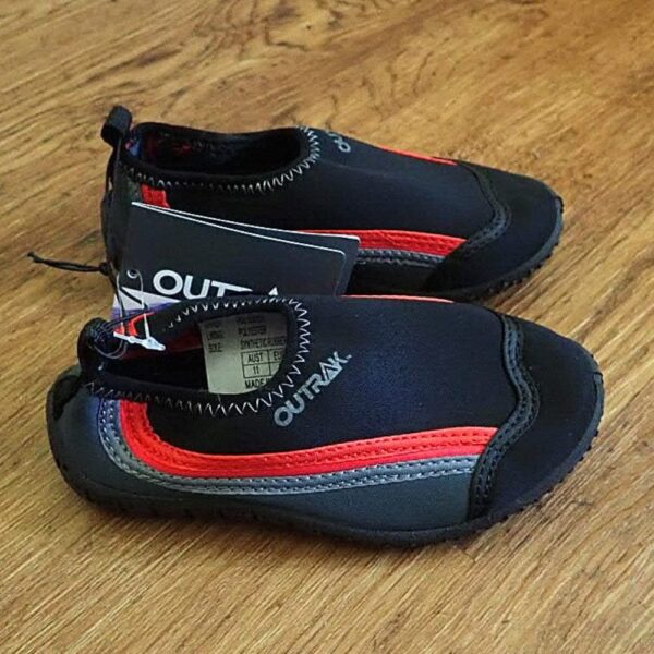 EU29 / UK011 / 18cm Outrak Black & Red Reef Shoes NWT - Image 2