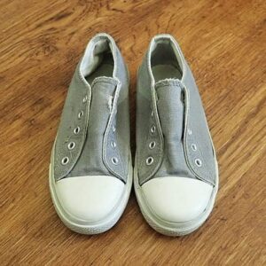 EU29 / UK011.5 / 18.5cm H&T Grey Laceless Casuals EUC