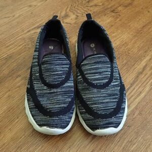 EU34 / UK2 / 21.5cm Emerson Junior Slip-On Casuals EUC