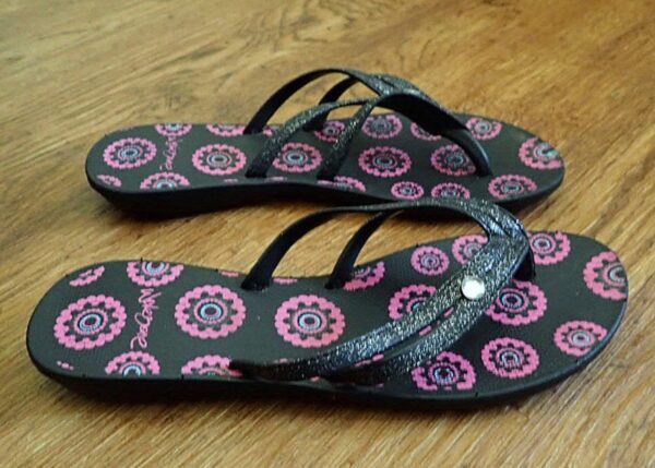 EU36 / UK3 / 22.5cm Wave Zone Elevated Thongs EUC - Image 2