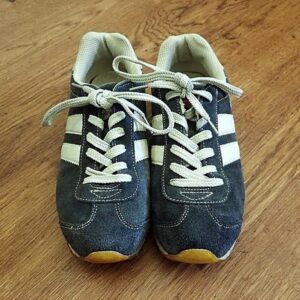 EU37 / UK4 / 23cm Pipeline Girl Microsuede Sneakers EUC