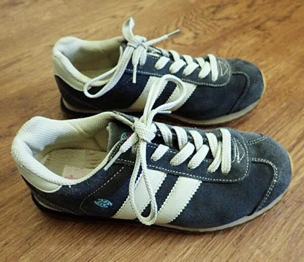 EU37 / UK4 / 23cm Pipeline Girl Microsuede Sneakers EUC - Image 2