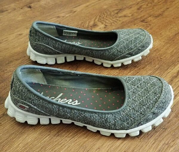 EU38 / UK5 / 25cm Skechers Slip-On Casual Shoes EUC - Image 2