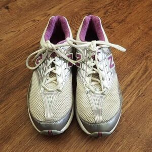 EU41 / UK7.5 / 26.5cm New Balance Grey & Purple Sneakers EUC