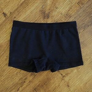 Preloved Clothes, Trunks