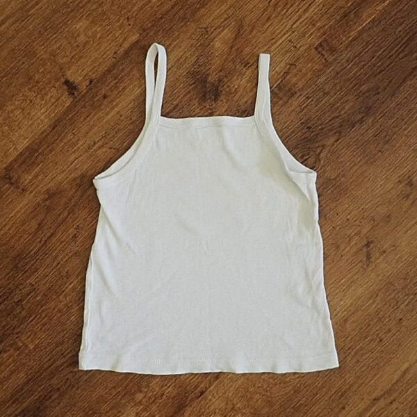Size 6/8 Unbranded White Singlet EUC - Image 2