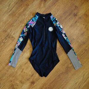 Size 8 Rip Curl Long Sleeve Surf Suit Rash Vest EUC