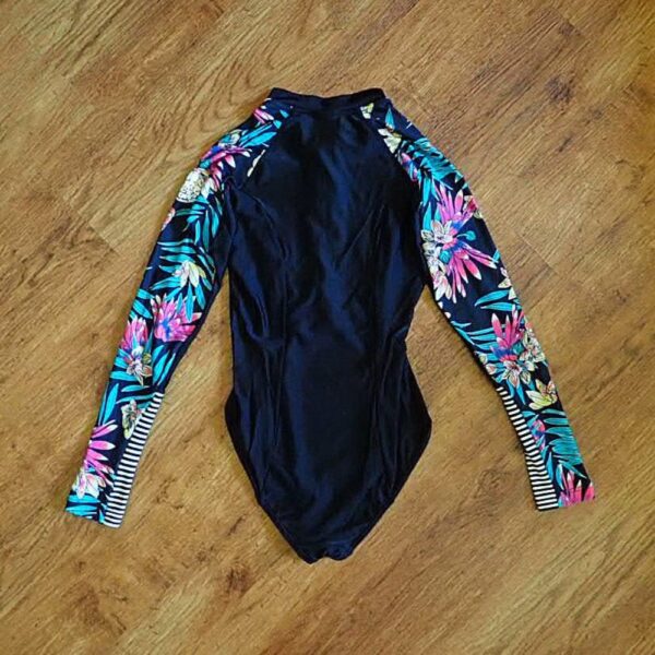 Size 8 Rip Curl Long Sleeve Surf Suit Rash Vest EUC - Image 2