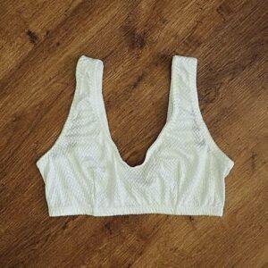 Size 10/12 Unbranded White Pullover Crop EUC