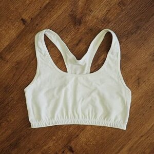 Size 14/16 Unbranded White Sports Crop EUC