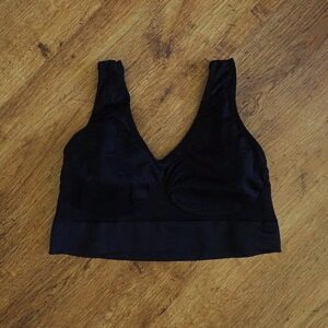 Size 14/16 Unbranded Black Crop EUC