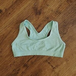 Size 2 Mango Pale Green Crop EUC