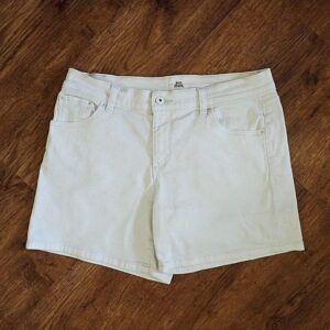 Size 17 (Ladies 12) Just Jeans Mid Rise Shorts EUC