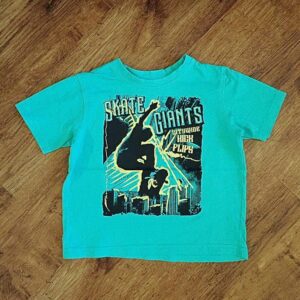 Size 2 H&T 'Skate Giants' Tee EUC