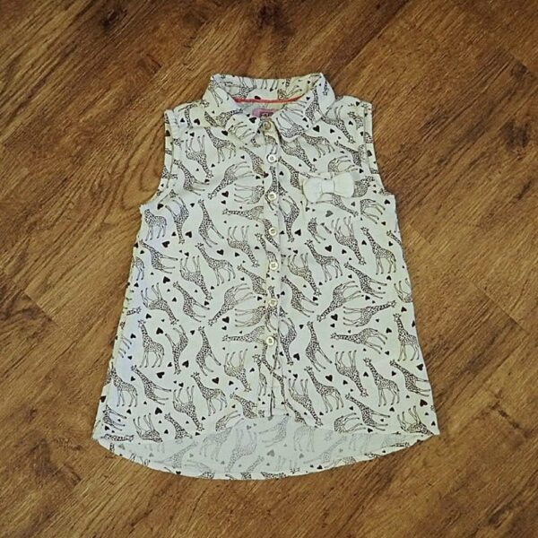 Size 3/4 Giraffe-Patterned Short Sleeve Shirt by F&F EUC