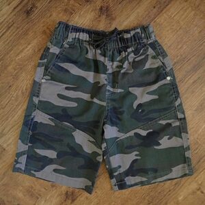 Size 5 Fun Spirit Camouflage Print Khaki Shorts EUC