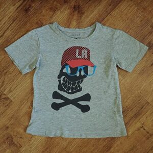 Size 4 Tilt 'Skull & Crossbones' Marled Grey Tee EUC
