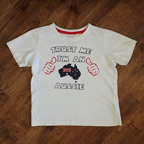 Size 4 Wave Zone 'Trust Me I'm an Aussie' Tee EUC