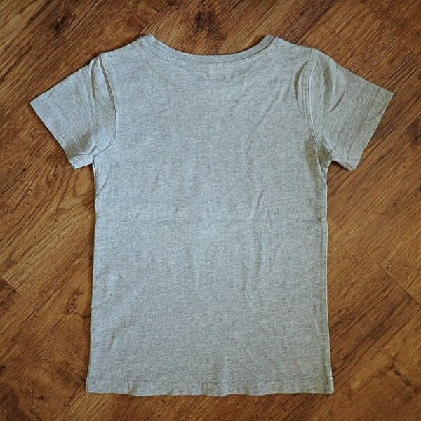 Size 5 Kids & Co Grey Marled 'Perfect Holiday' Tee EUC - Image 2